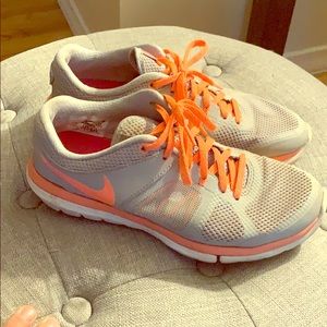 MAKE AN OFFER! 🎉 Nike running Sneakers